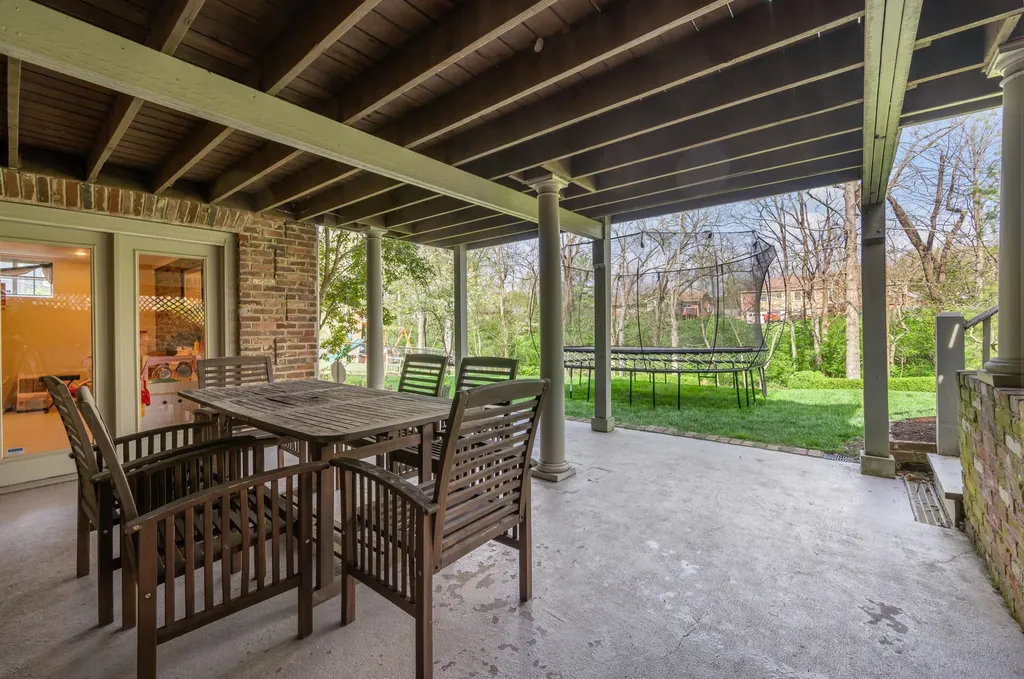 2071 Manor Drive Lexington KY 40502