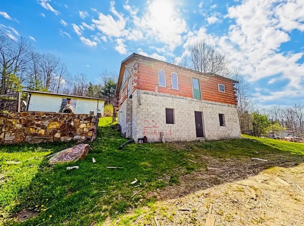 22 Burns Lane Garrison KY 41141