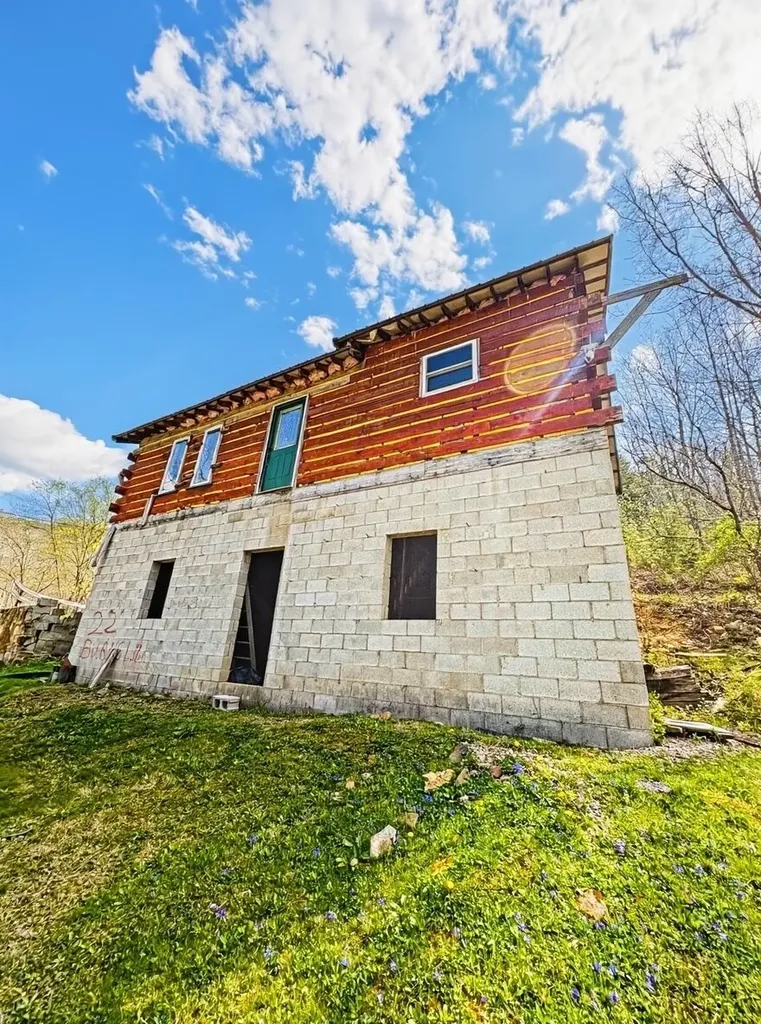 22 Burns Lane Garrison KY 41141