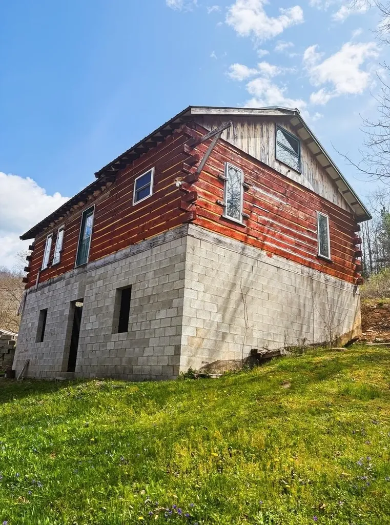 22 Burns Lane Garrison KY 41141