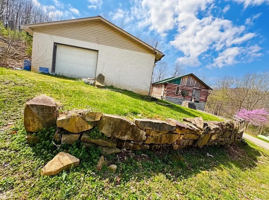 22 Burns Lane Garrison KY 41141
