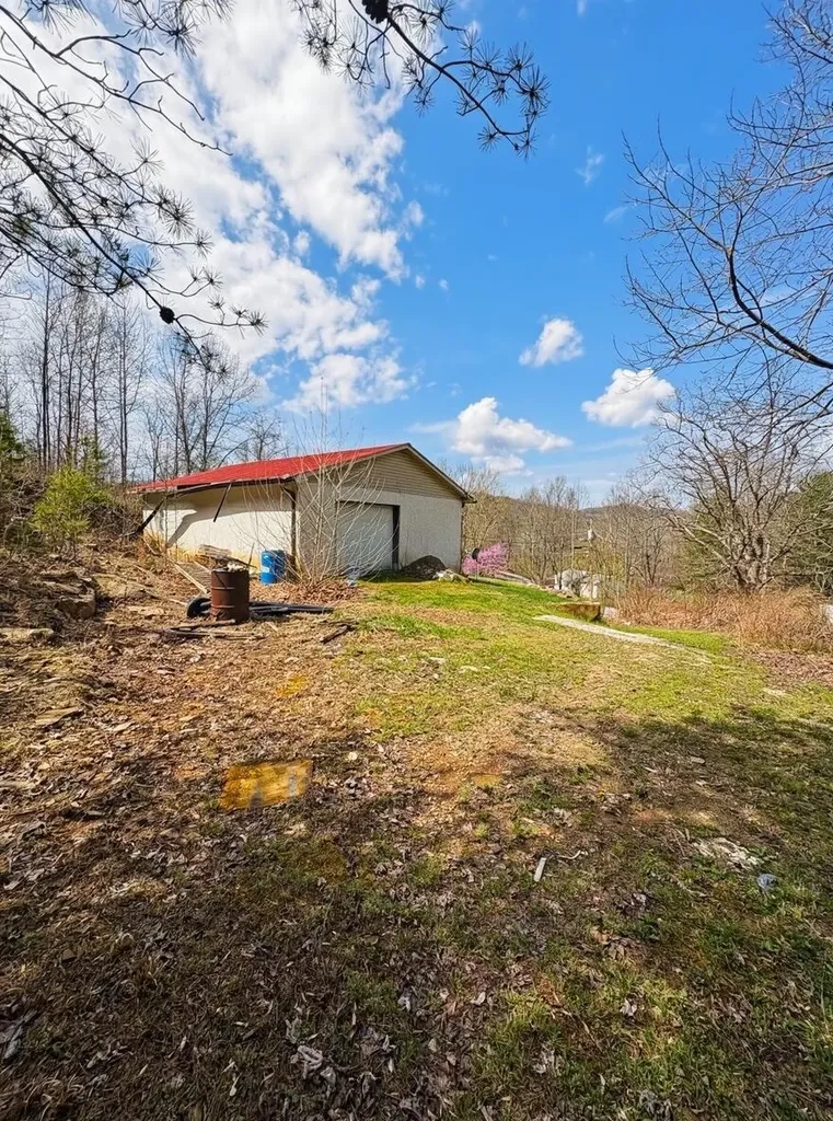 22 Burns Lane Garrison KY 41141