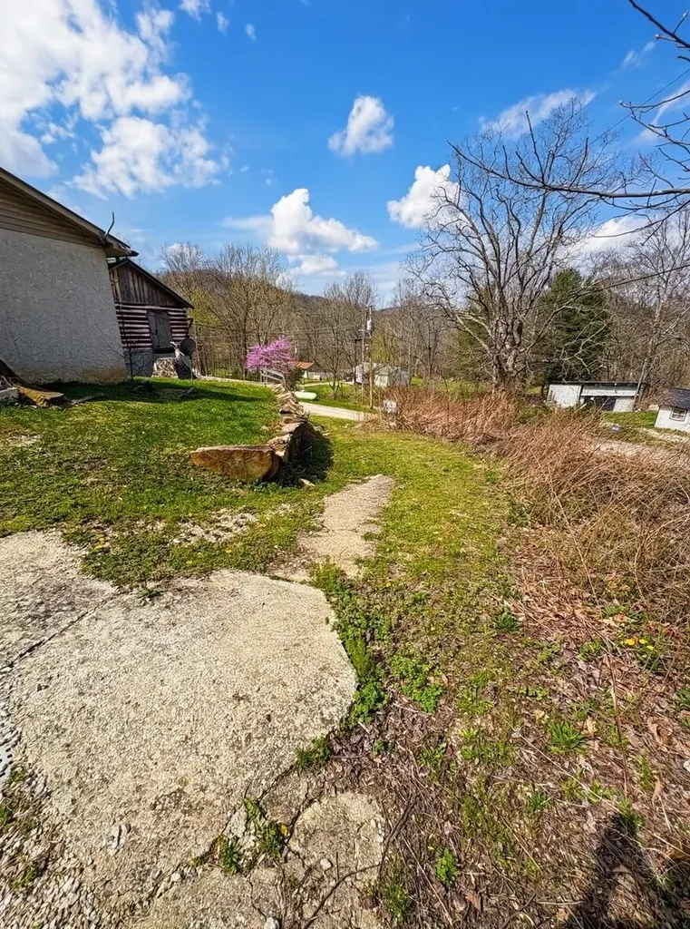 22 Burns Lane Garrison KY 41141