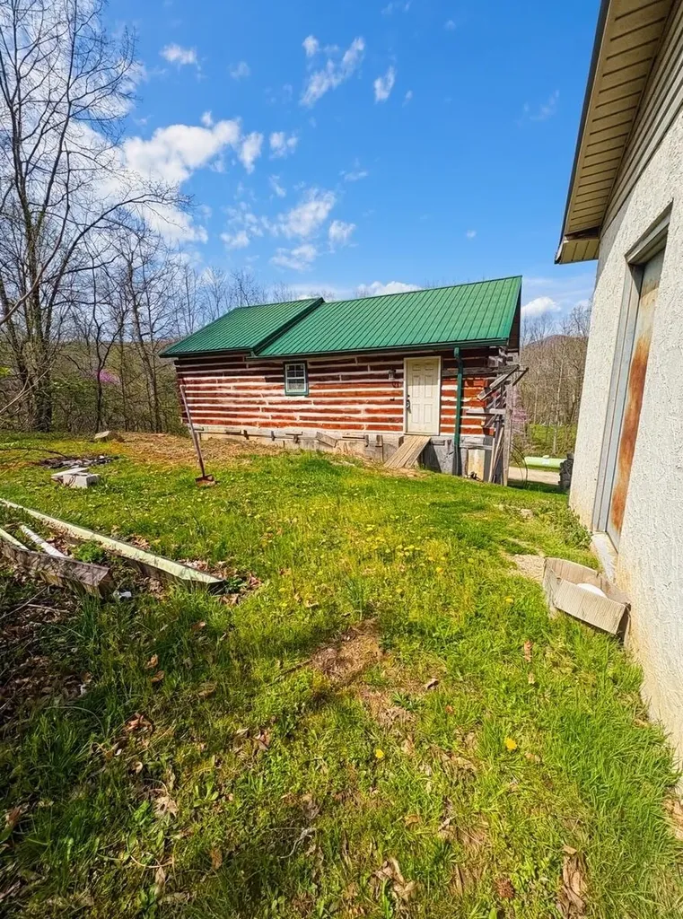 22 Burns Lane Garrison KY 41141
