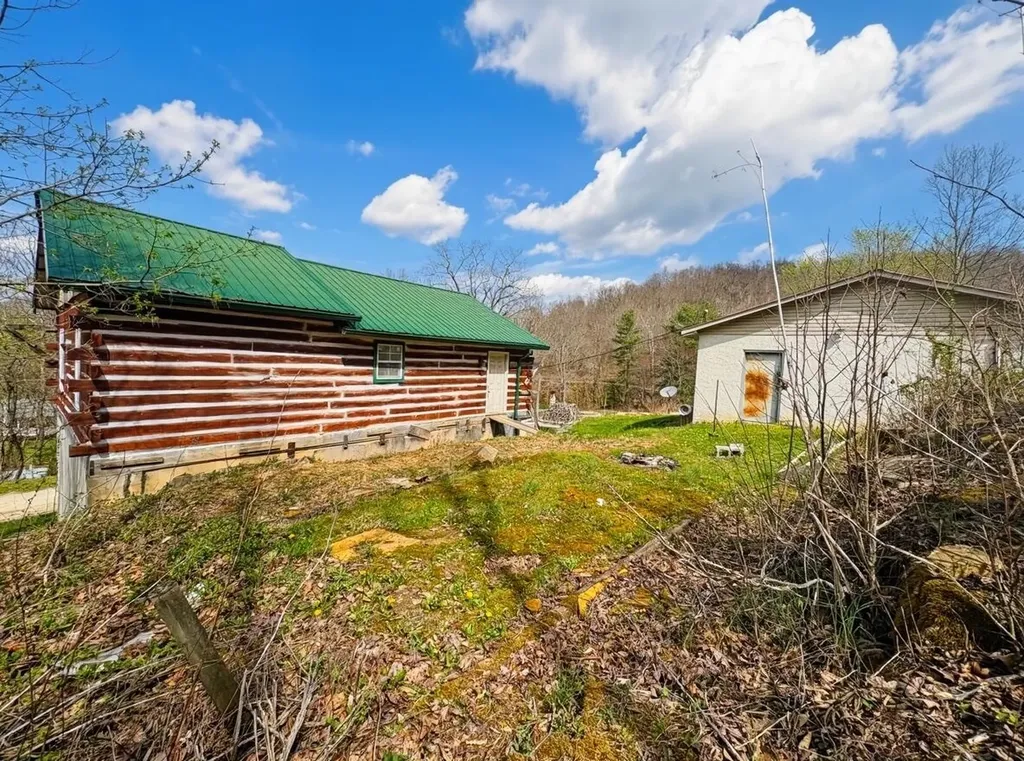 22 Burns Lane Garrison KY 41141