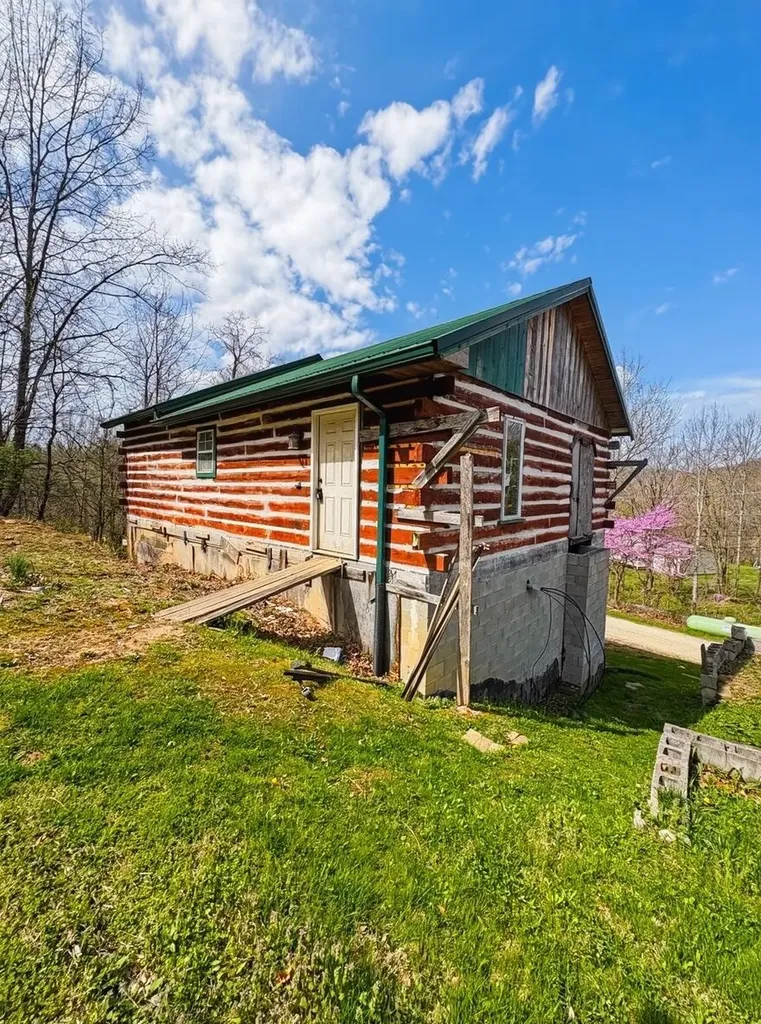 22 Burns Lane Garrison KY 41141