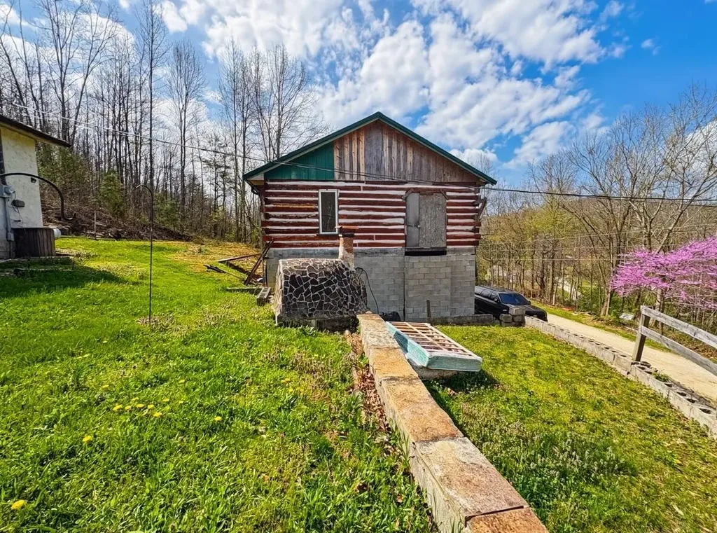 22 Burns Lane Garrison KY 41141
