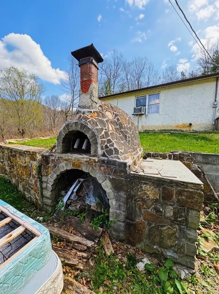 22 Burns Lane Garrison KY 41141