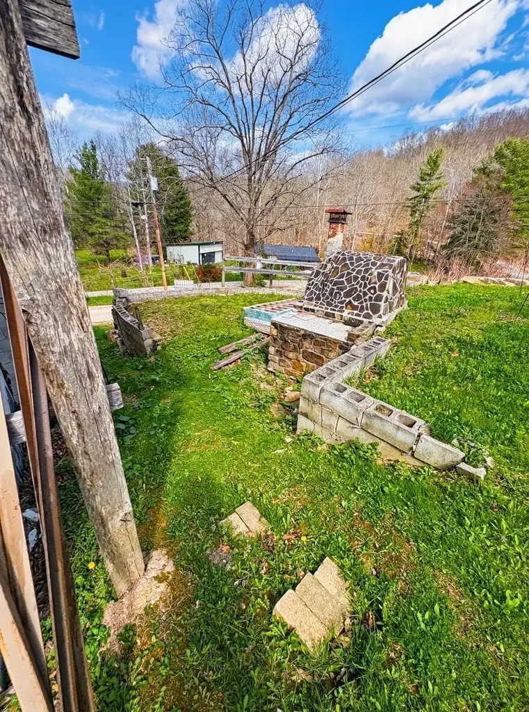 22 Burns Lane Garrison KY 41141