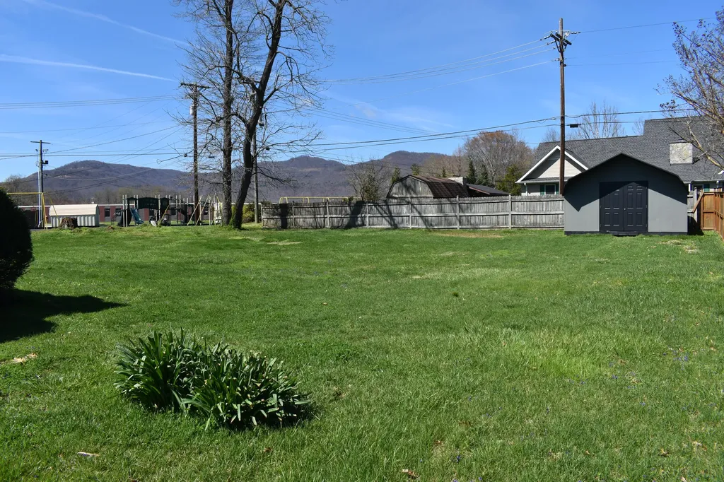 3306 W Cumberland Avenue Middlesboro KY 40965