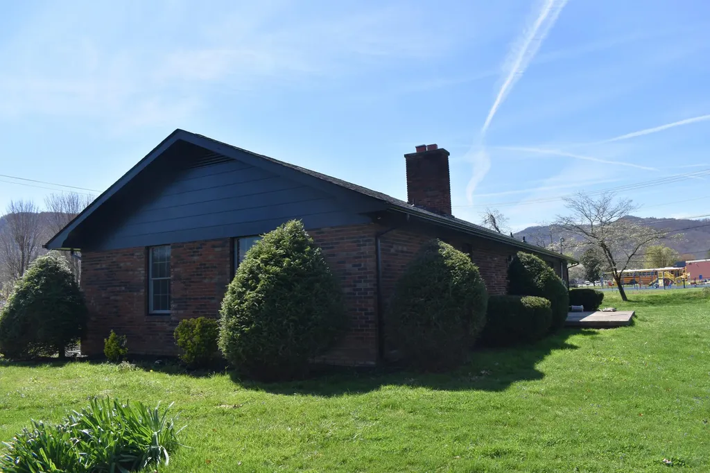 3306 W Cumberland Avenue Middlesboro KY 40965