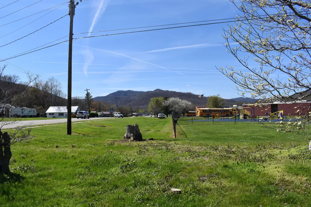 3306 W Cumberland Avenue Middlesboro KY 40965
