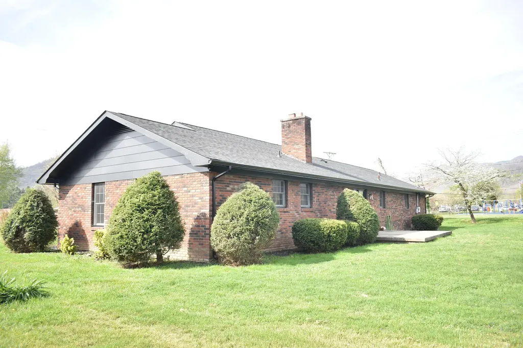 3306 W Cumberland Avenue Middlesboro KY 40965