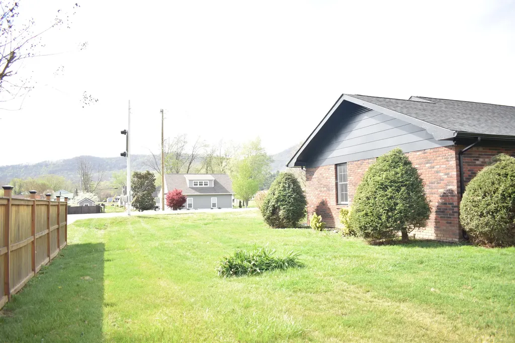 3306 W Cumberland Avenue Middlesboro KY 40965