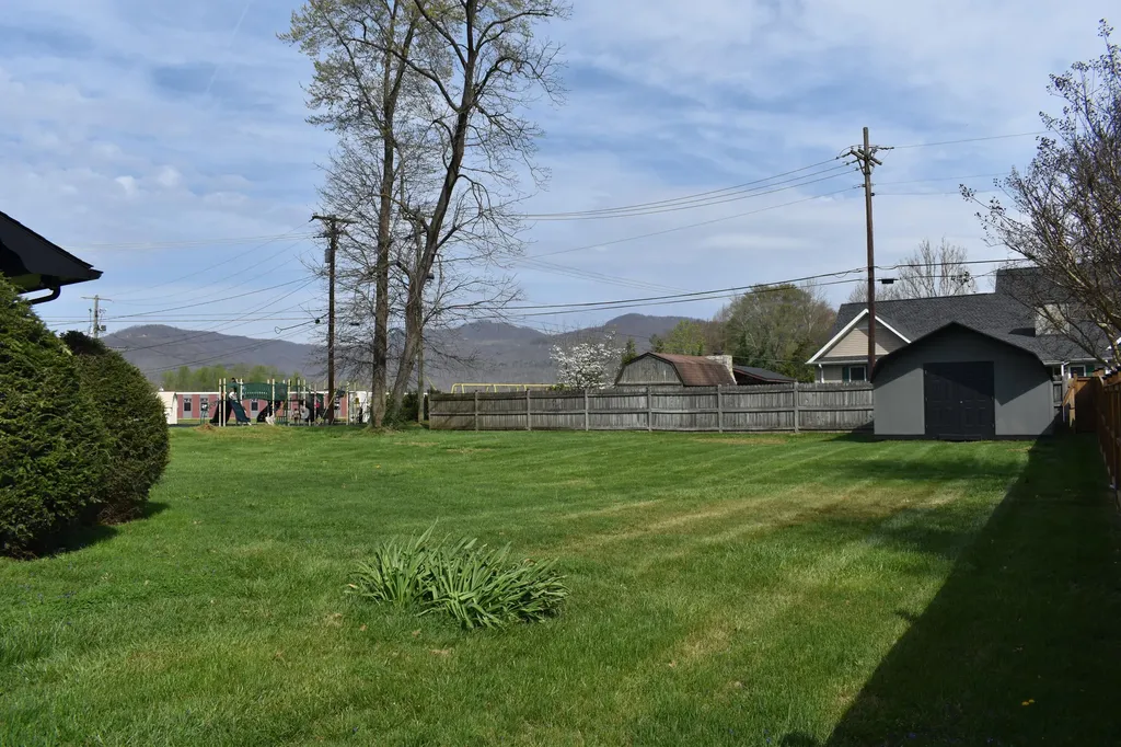 3306 W Cumberland Avenue Middlesboro KY 40965