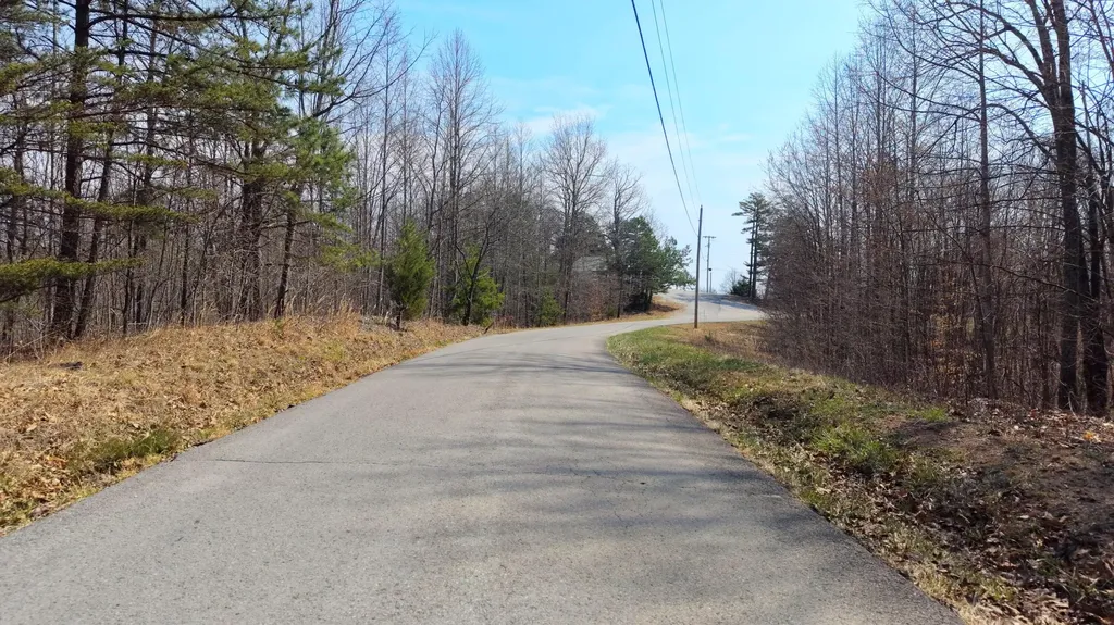5 Sand Hill Road Livingston KY 40445