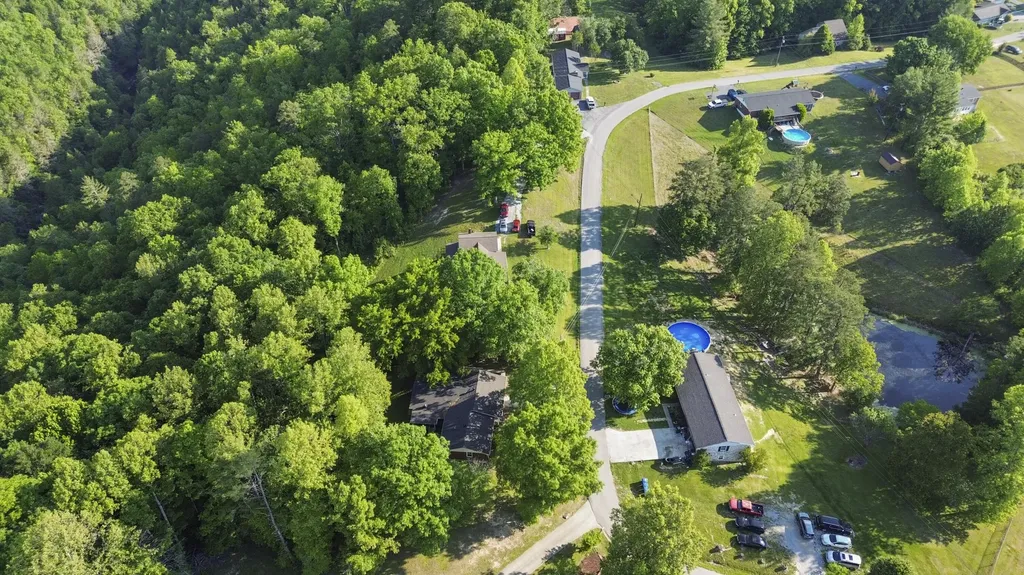 648 Murphy Subdivision Road Stearns KY 42647