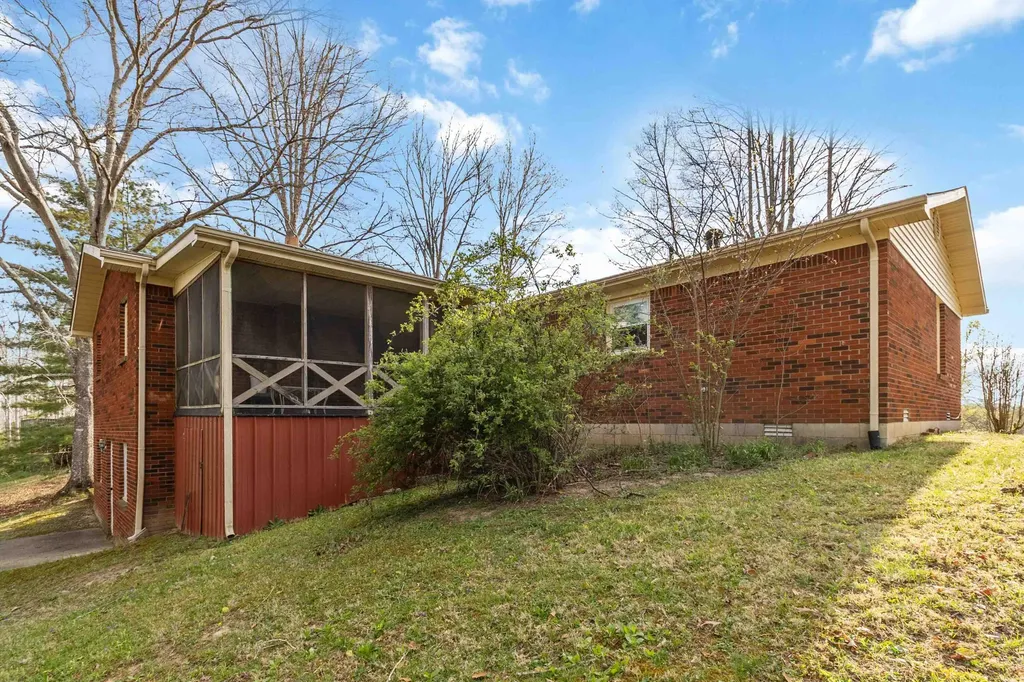 648 Murphy Subdivision Road Stearns KY 42647