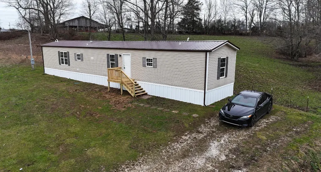 2786 Highway 2027 Campton KY 41301