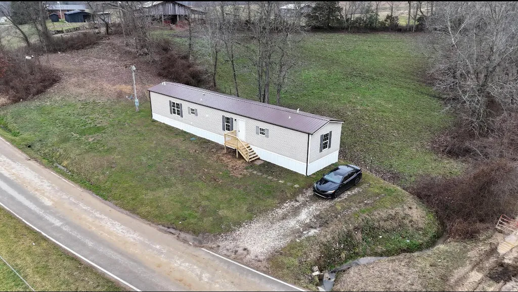2786 Highway 2027 Campton KY 41301