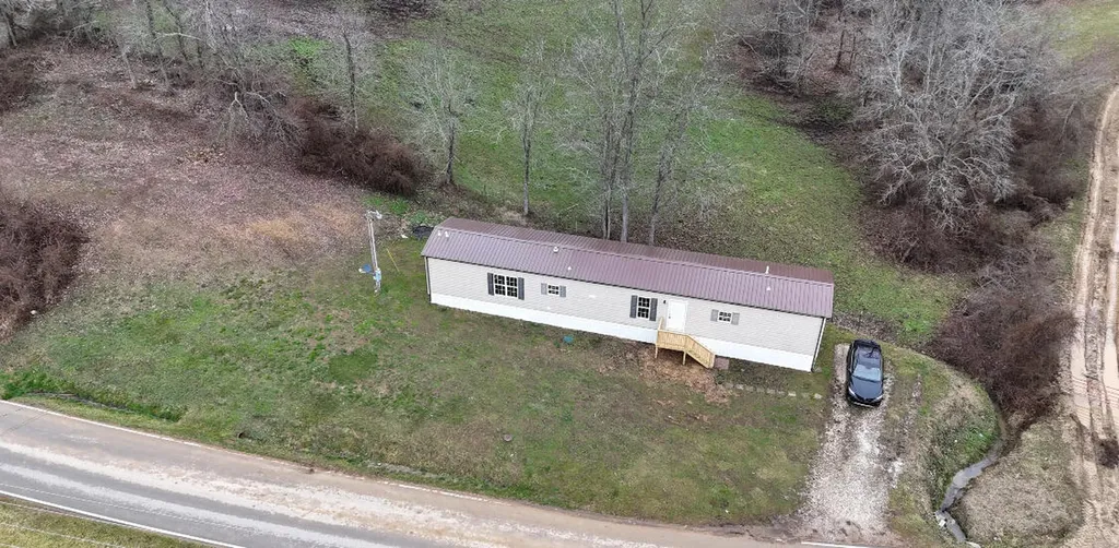 2786 Highway 2027 Campton KY 41301