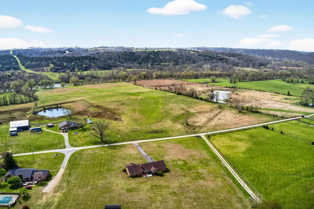 3886 Jackson Ferry Road Winchester KY 40391