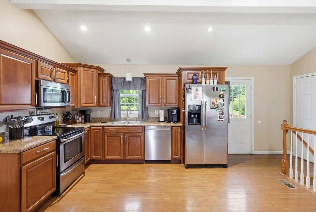2245 Dug Hill Road Irvine KY 40336