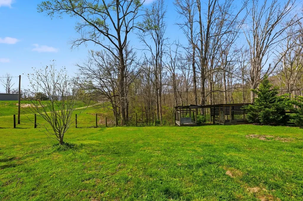 2245 Dug Hill Road Irvine KY 40336
