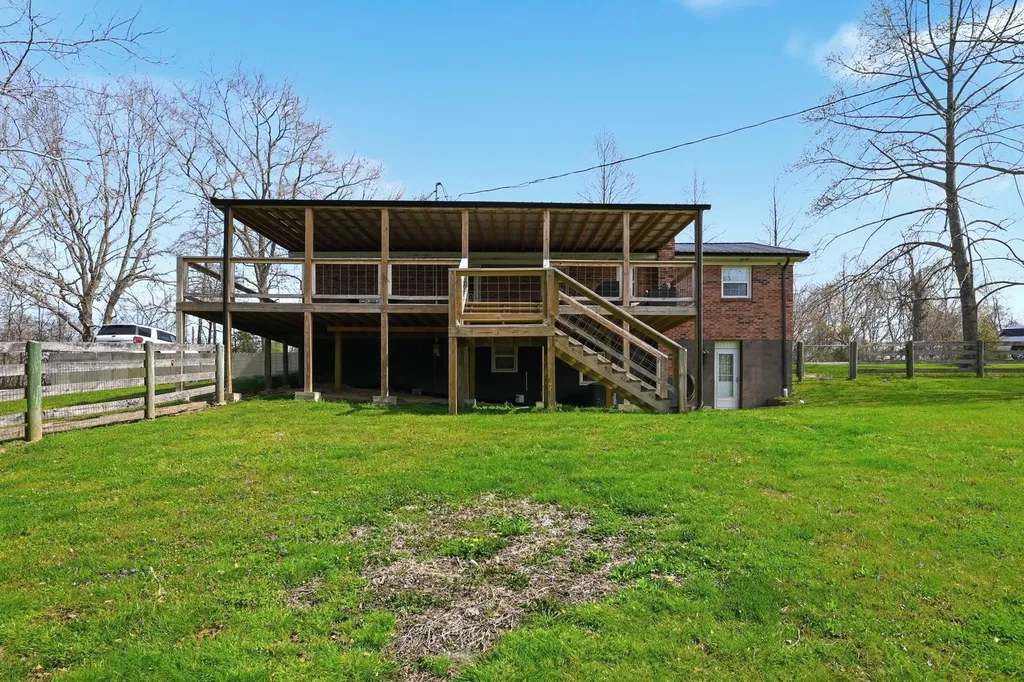 2245 Dug Hill Road Irvine KY 40336