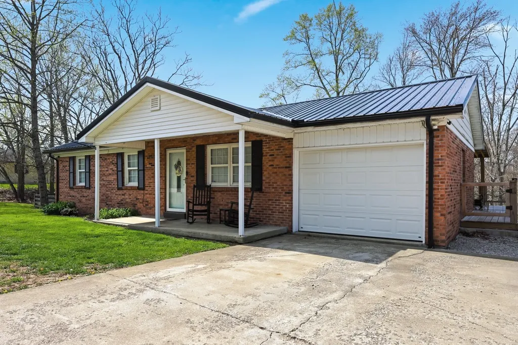 2245 Dug Hill Road Irvine KY 40336