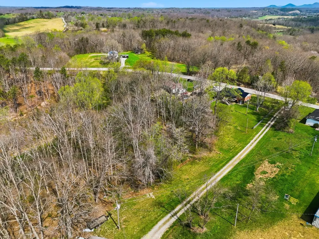 2245 Dug Hill Road Irvine KY 40336