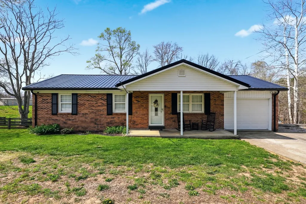 2245 Dug Hill Road Irvine KY 40336