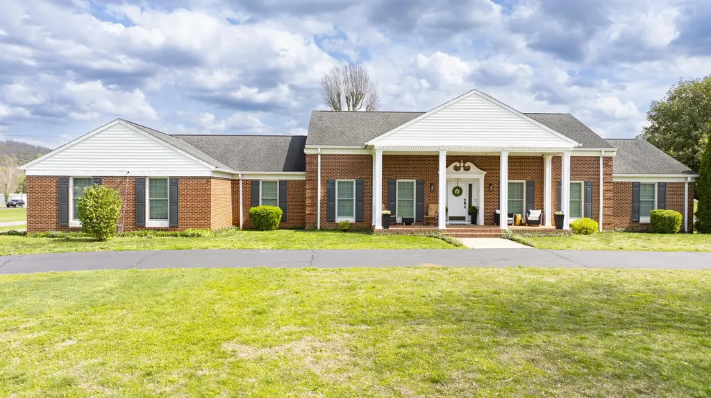 726 N Main Street Monticello KY 42633