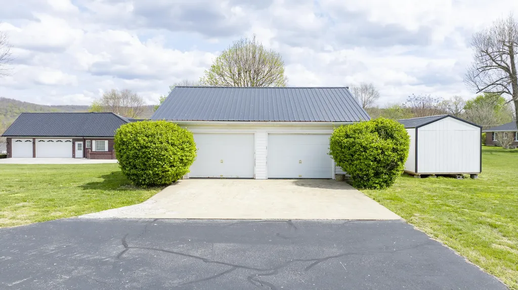 726 N Main Street Monticello KY 42633