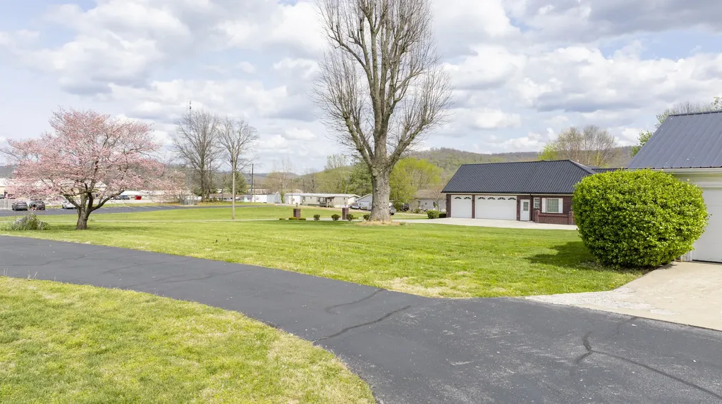 726 N Main Street Monticello KY 42633
