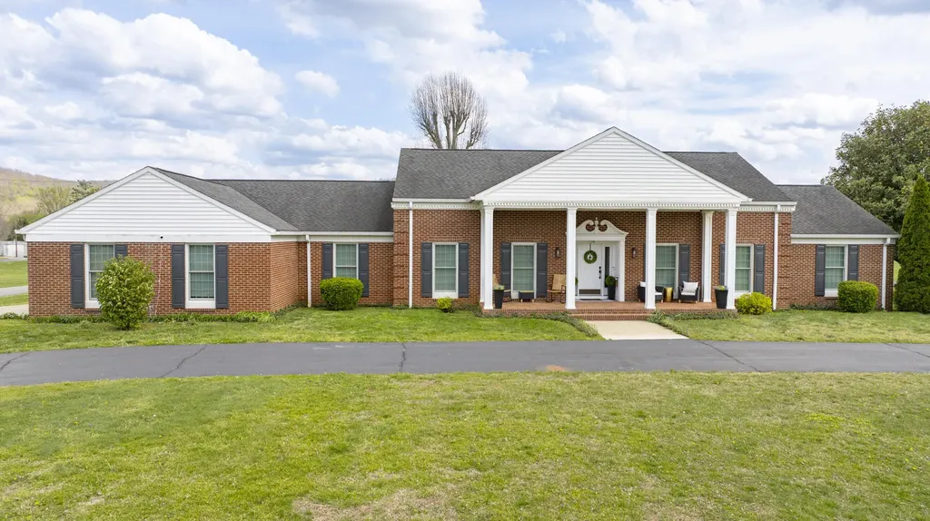 726 N Main Street Monticello KY 42633