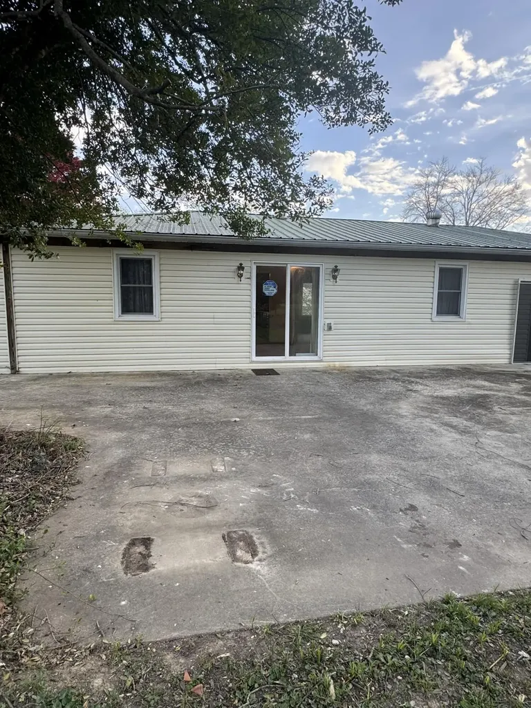 205 Oak Street Russell Springs KY 42642