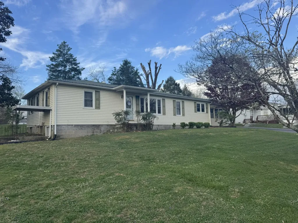 205 Oak Street Russell Springs KY 42642