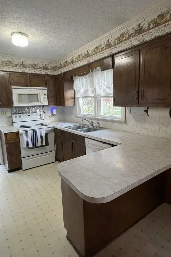 205 Oak Street Russell Springs KY 42642