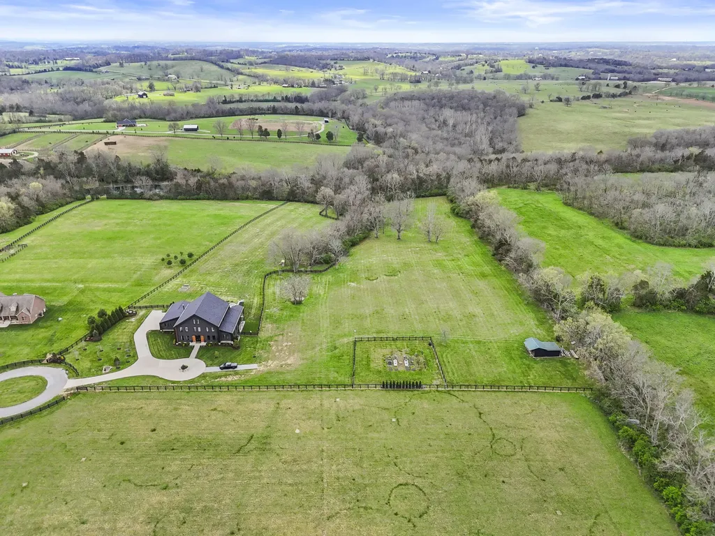 689 Sarah Blake Lane Versailles KY 40383
