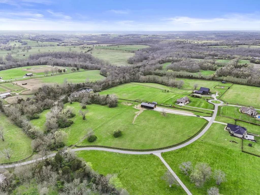 689 Sarah Blake Lane Versailles KY 40383