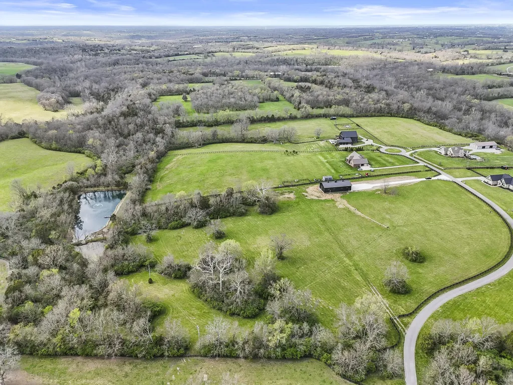 689 Sarah Blake Lane Versailles KY 40383