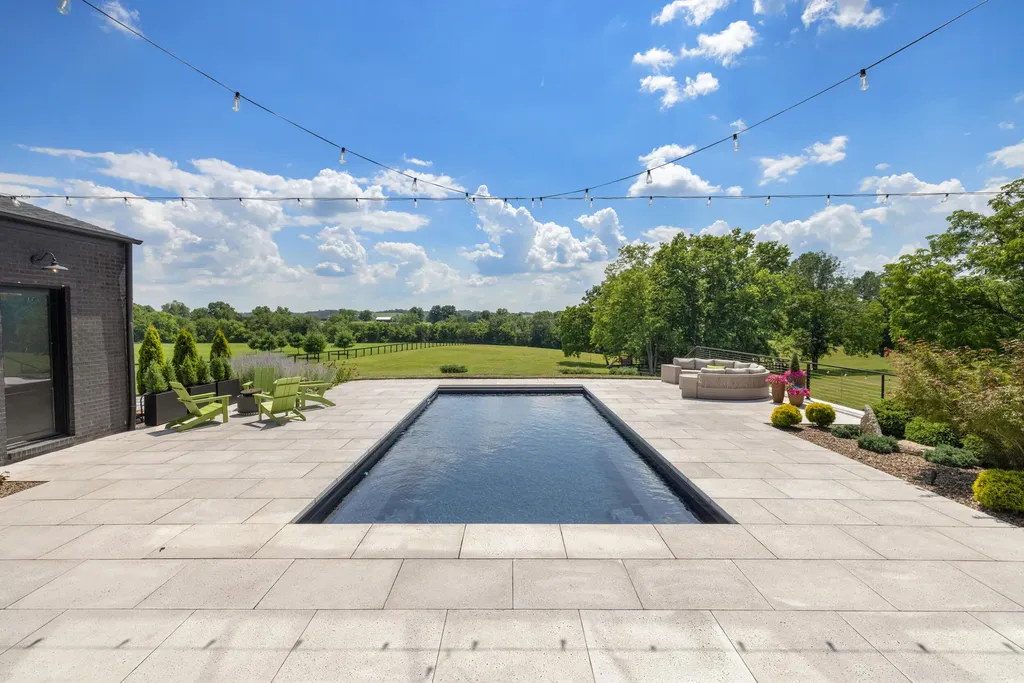 689 Sarah Blake Lane Versailles KY 40383