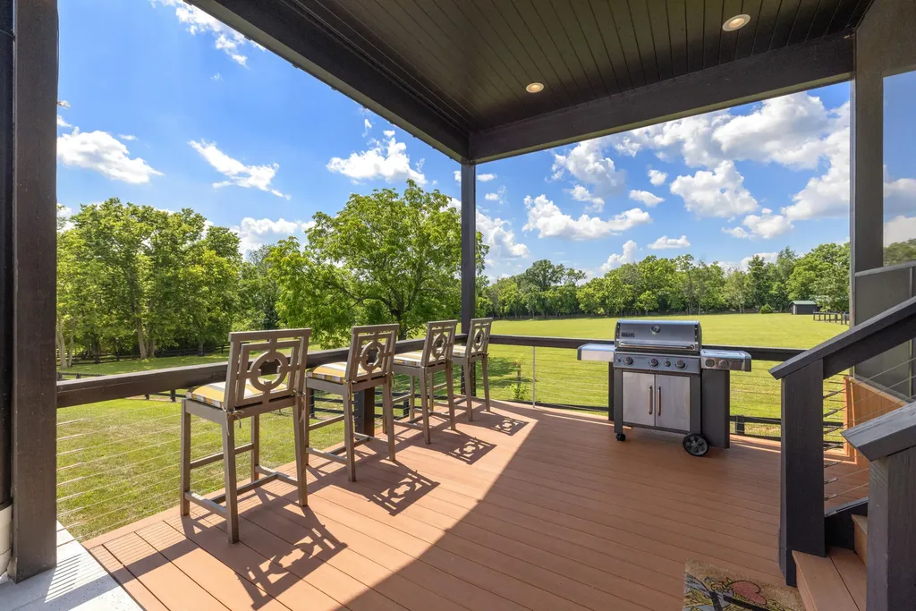 689 Sarah Blake Lane Versailles KY 40383