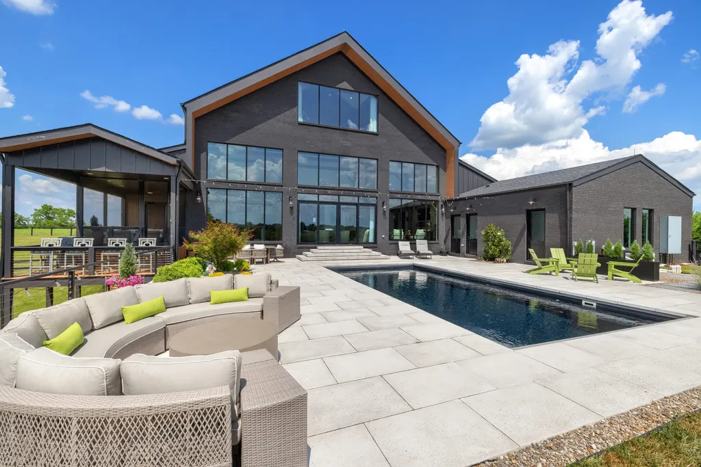 689 Sarah Blake Lane Versailles KY 40383