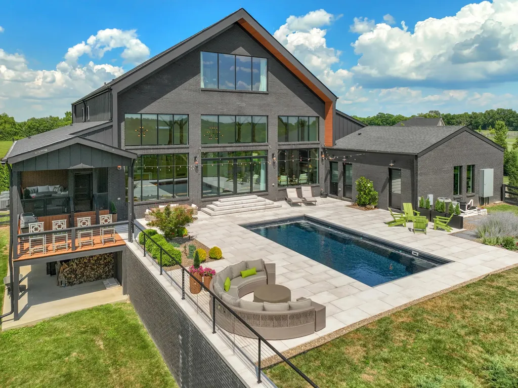 689 Sarah Blake Lane Versailles KY 40383