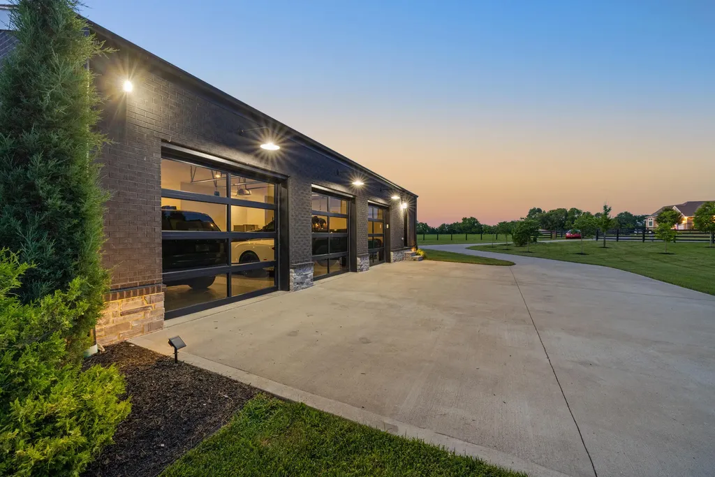 689 Sarah Blake Lane Versailles KY 40383