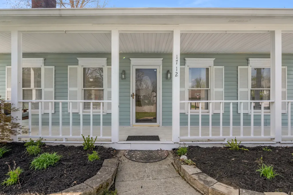 1712 Huntsman Court Lexington KY 40515
