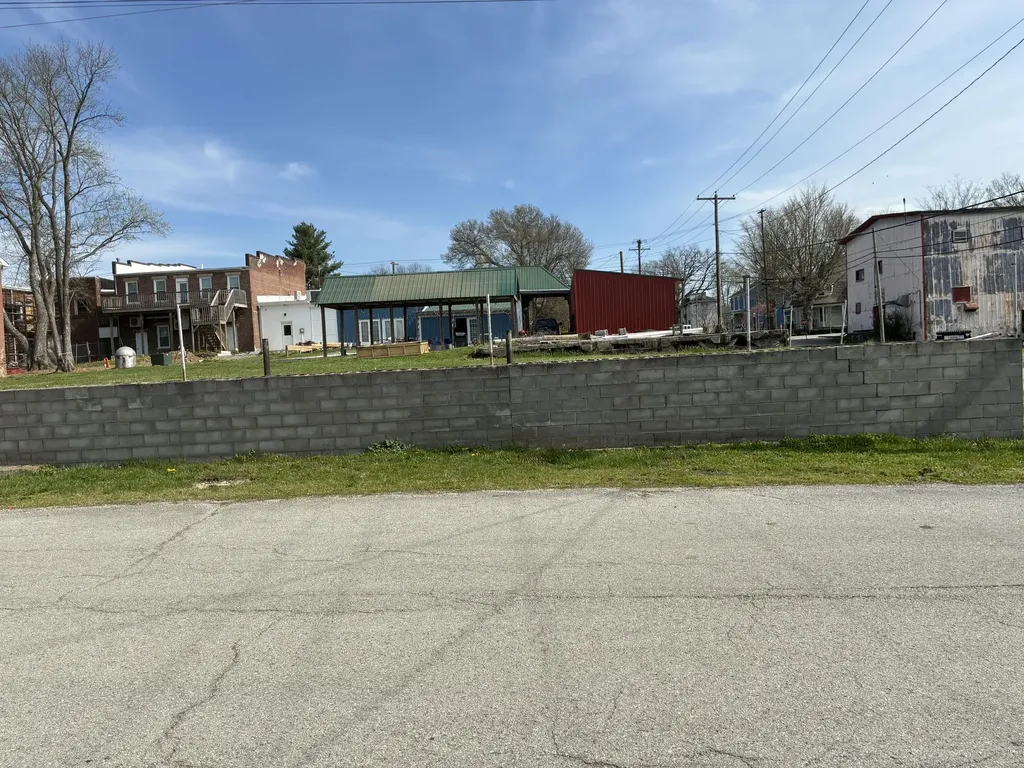 115 E 5th Street Millersburg KY 40348