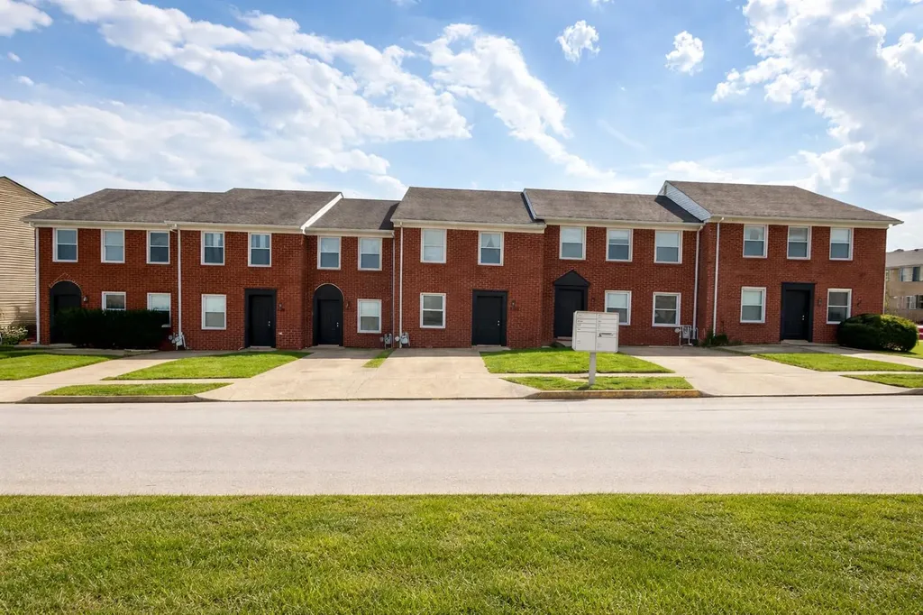 200 Strawberry Lane Nicholasville KY 40356